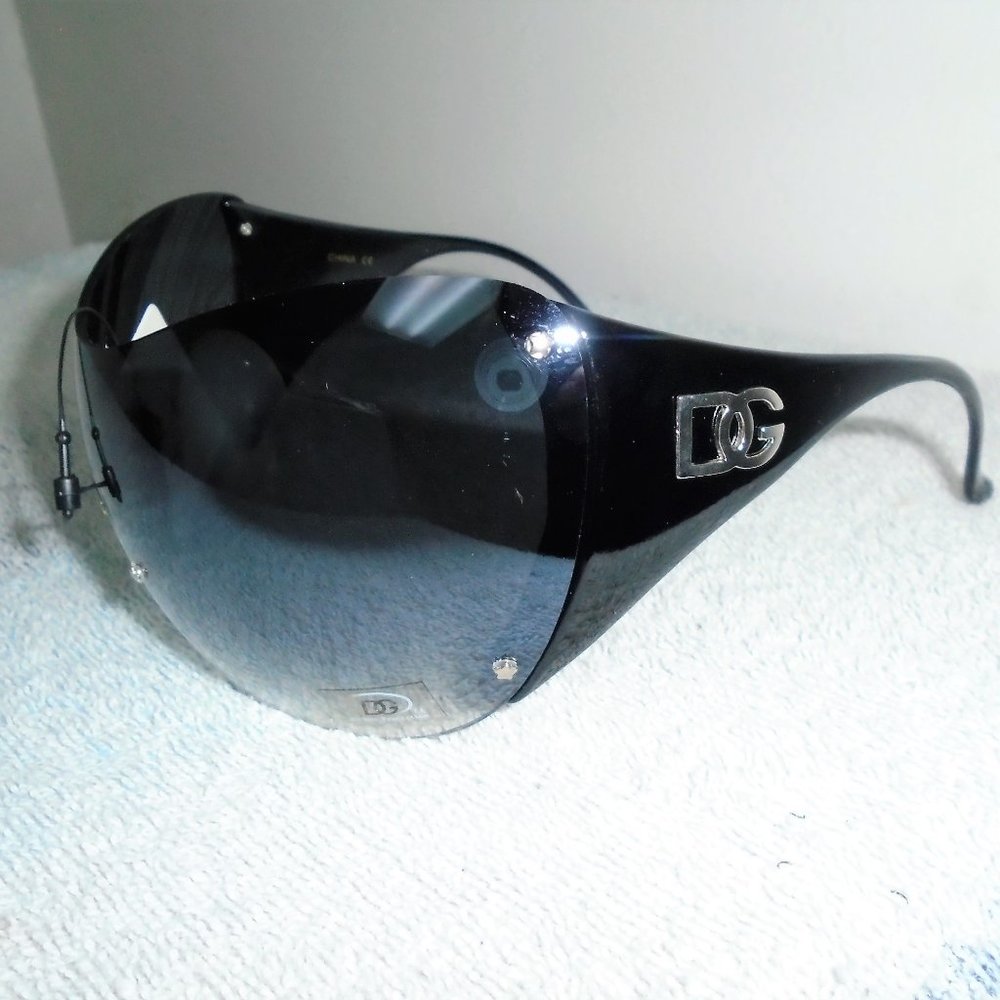 NEW BLACK DG SHIELD CELEBRITY OVERSIZED OVERSIZE WRAP SUNGLASSES DG0701